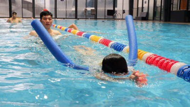 Lớp học bơi tại bể bơi khách sạn Kim Liên 12